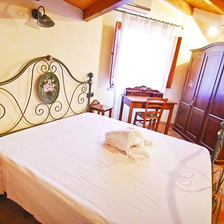 Casa De Ajala - B&B De Charme In Antica Dimora Totalmente Ristrutturata E Dotata Di Tutti I Confort Bagni Privati Spazio Living Patio Esterno Ambienti Climatizzati Degustazioni Prodotti Locali Laconi Экстерьер фото