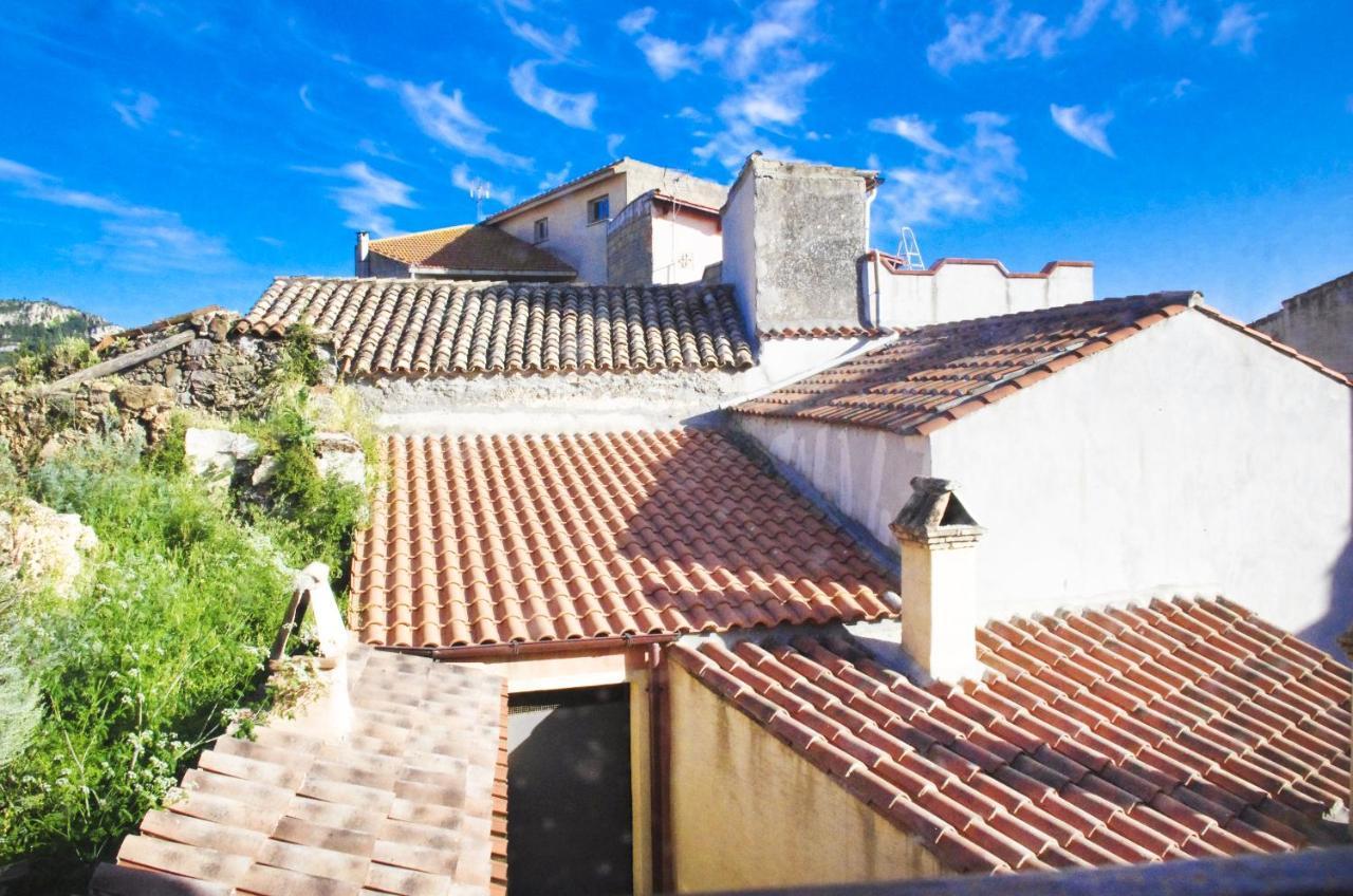 Casa De Ajala - B&B De Charme In Antica Dimora Totalmente Ristrutturata E Dotata Di Tutti I Confort Bagni Privati Spazio Living Patio Esterno Ambienti Climatizzati Degustazioni Prodotti Locali Laconi Экстерьер фото