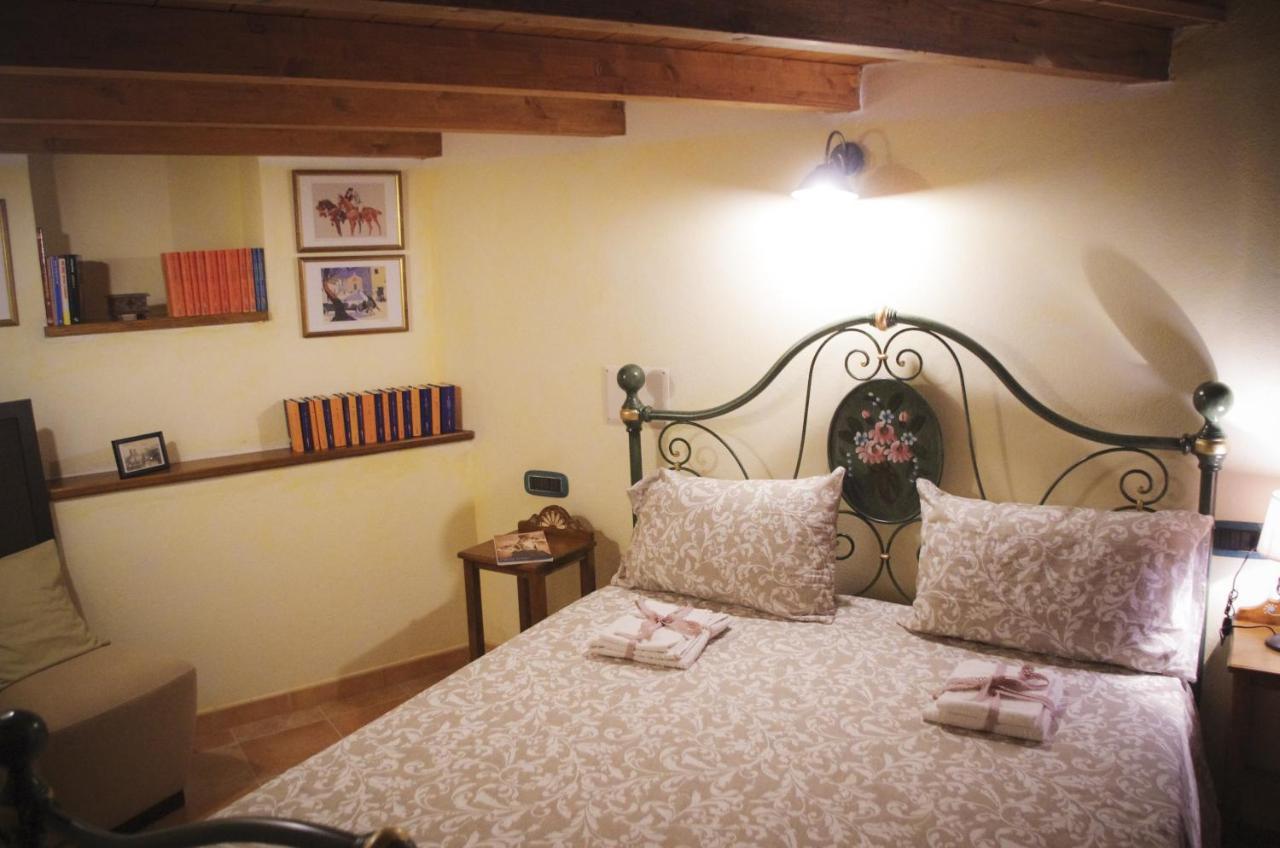Casa De Ajala - B&B De Charme In Antica Dimora Totalmente Ristrutturata E Dotata Di Tutti I Confort Bagni Privati Spazio Living Patio Esterno Ambienti Climatizzati Degustazioni Prodotti Locali Laconi Экстерьер фото