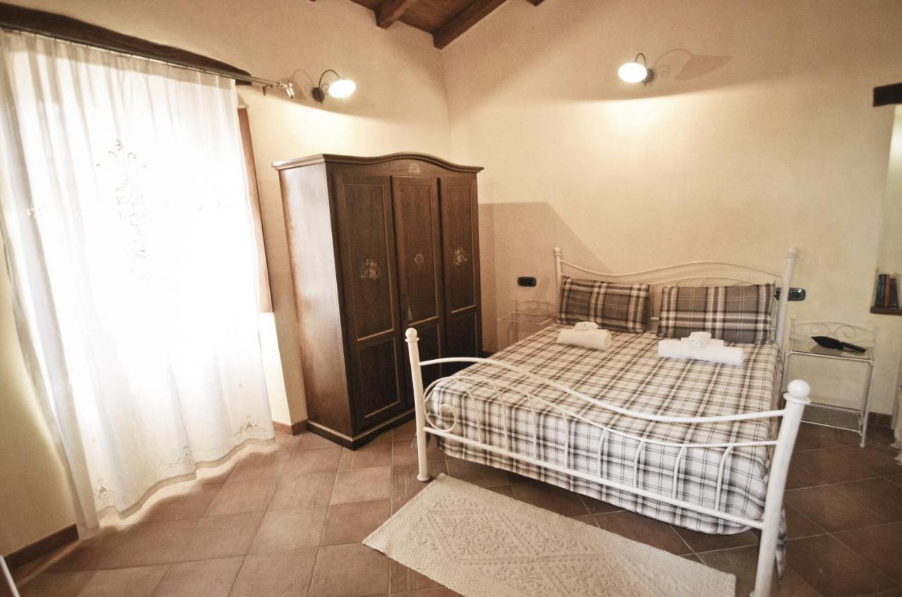 Casa De Ajala - B&B De Charme In Antica Dimora Totalmente Ristrutturata E Dotata Di Tutti I Confort Bagni Privati Spazio Living Patio Esterno Ambienti Climatizzati Degustazioni Prodotti Locali Laconi Экстерьер фото