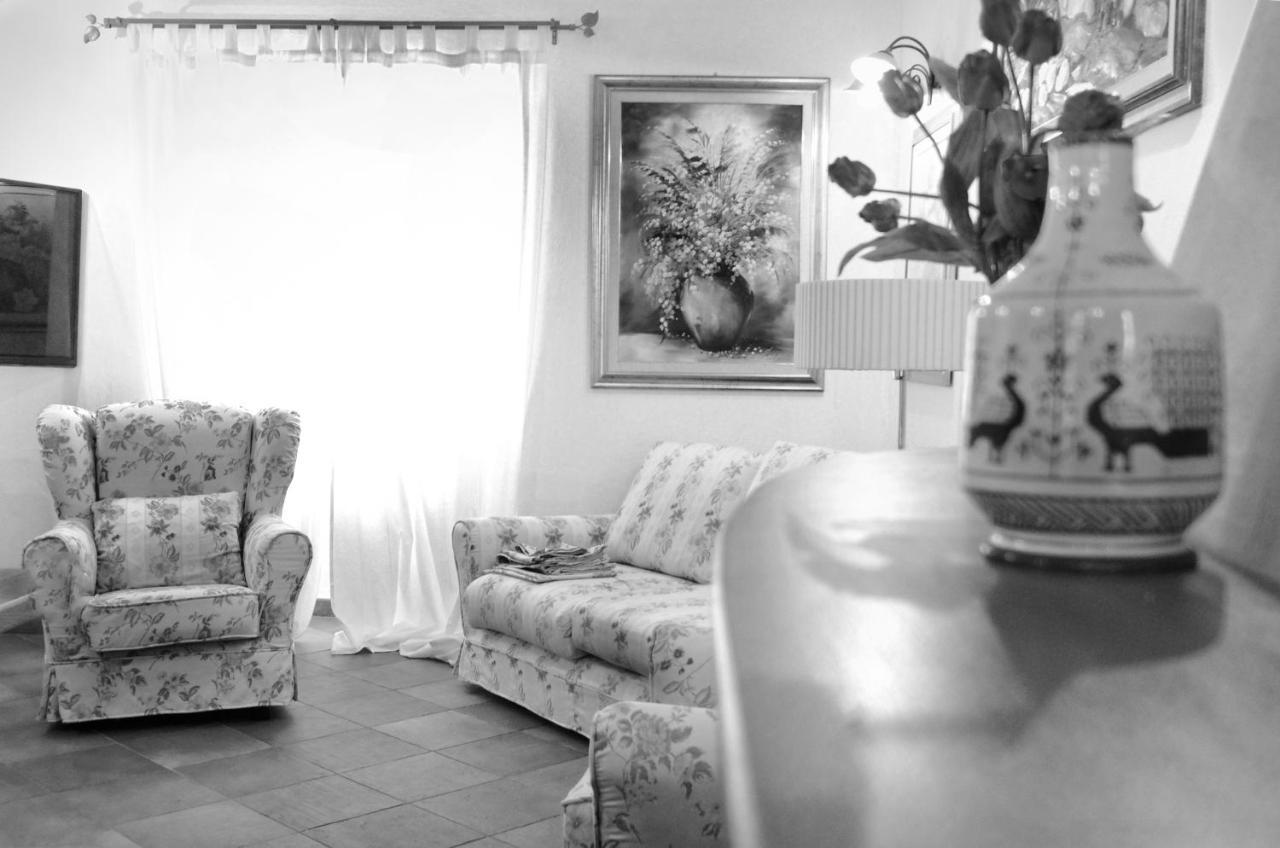 Casa De Ajala - B&B De Charme In Antica Dimora Totalmente Ristrutturata E Dotata Di Tutti I Confort Bagni Privati Spazio Living Patio Esterno Ambienti Climatizzati Degustazioni Prodotti Locali Laconi Экстерьер фото